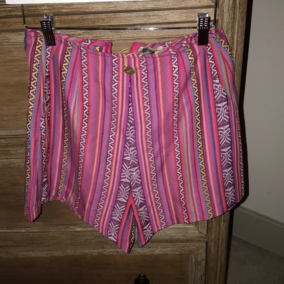 Show Me Your Mumu Shorts - Picture 2 of 2
